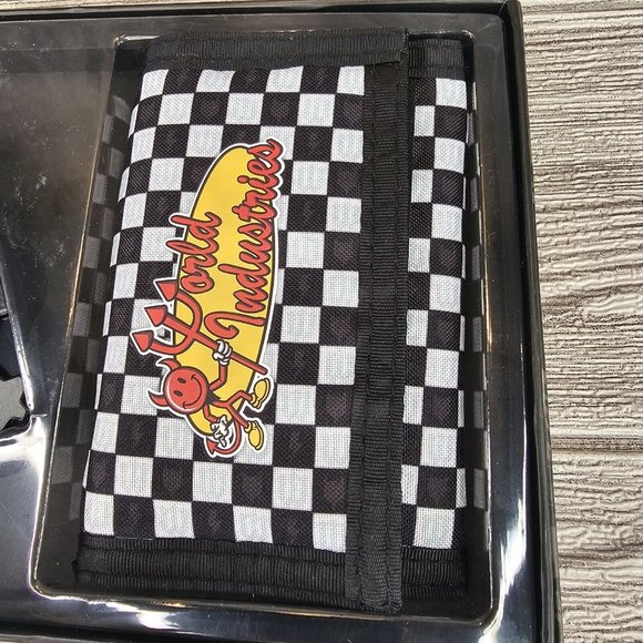 WORLD INDUSTRIES TRIFOLD WALLET & CREDIT CARD STYLE SKATE TOOL-NEW